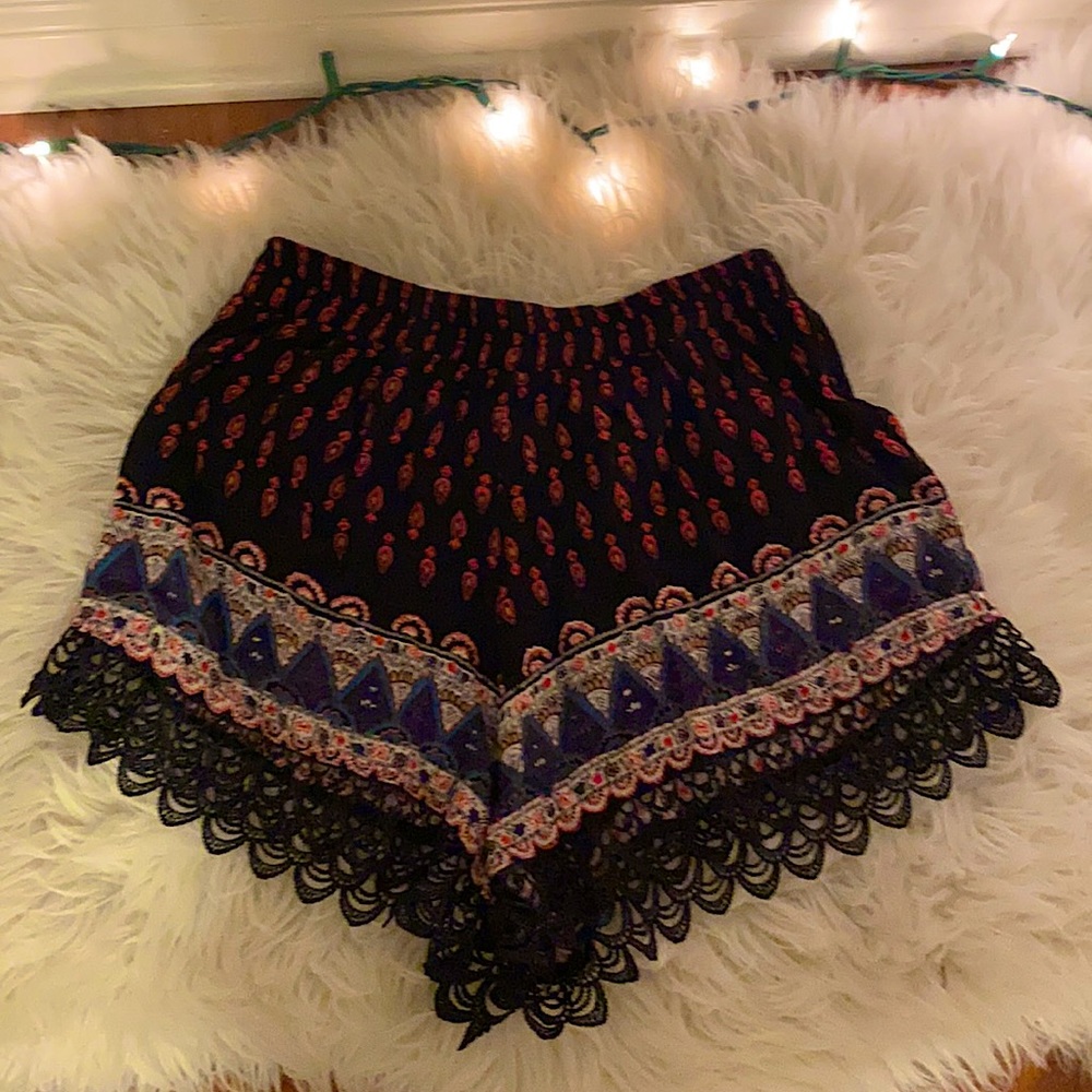 Flowy and comfortable shorts but also flattering and fitting on your backside.